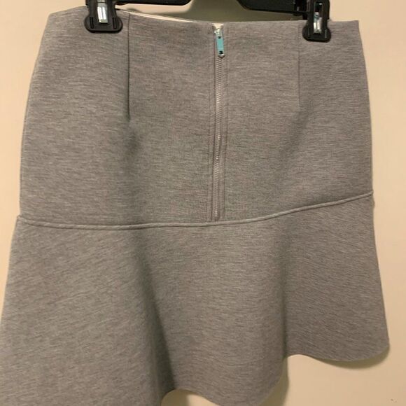 DKNYC fit and flare short skirt, Sz M, EUC, heather grey, self lined - Picture 3 of 13